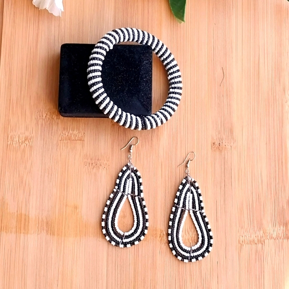 2PC Beautiful Kenyan Maasai Beaded Bracelet and Earrings Set - Picture 7 of 12